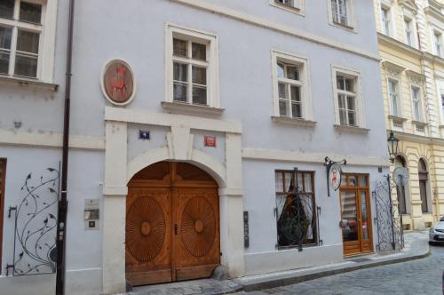U Cervene zidle - Red Chair Hotel, Praga