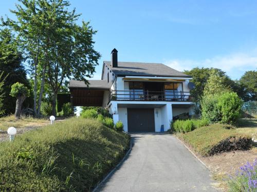  Spacious house with beautiful terrace and view, on the heights of the Meuse, Unterkunft in Insemont