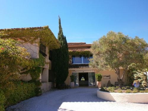 83 Hotel - image 12