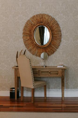 Nira Caledonia - image 2