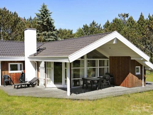  10 person holiday home in lb k, Pension in Ålbæk