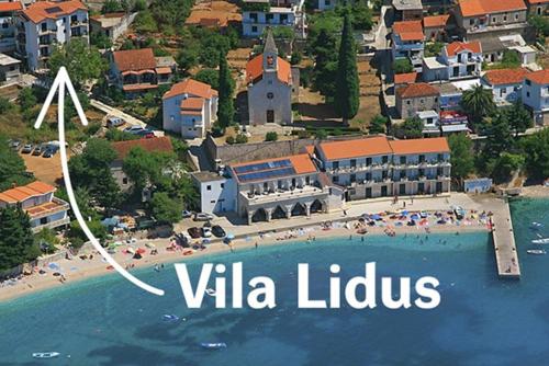  Vila Lidus, Pension in Brist