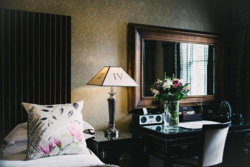 Nira Caledonia - main image