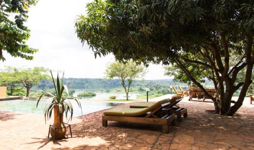 Pohled zvenku, Holland Park in Mukono