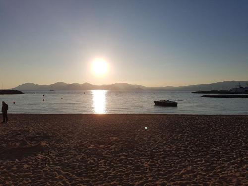 Centre Cannes beau deux pieces pres de tout a pied