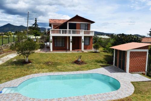 hermosa y amplia casa finca con piscina