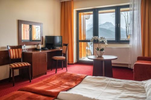 Single Room with Balcony image 5