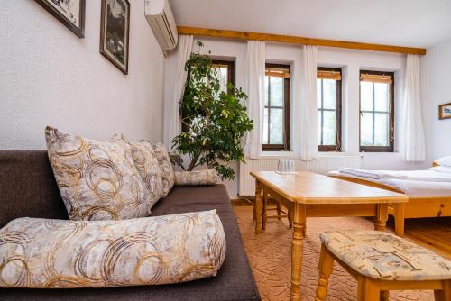 Toni's Guest House - image 4