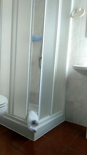 Chambre avec 2 lits, salle de bain privée