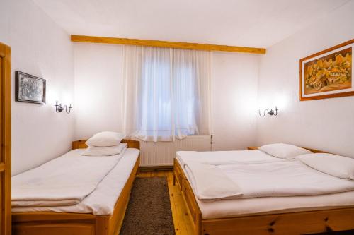 Toni's Guest House - image 13