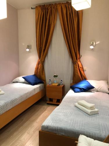 Carat Inn - main image