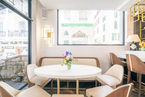 Hôtel Cosmopolitain - image 13