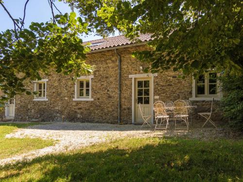 Modern Cottage in Chaleix with Swimming Pool