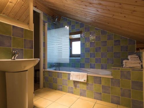 Vannas istaba, Cottage in Chaleix near Forest  Lake in Chalais (Aquitaine)