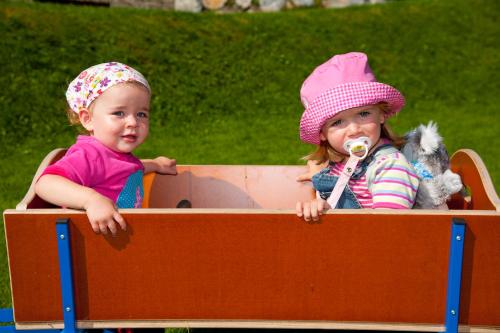 Familienhotel Oberkarteis - image 11