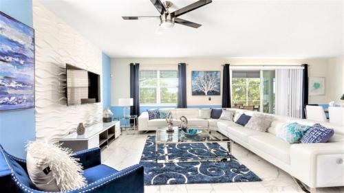 Luxury Pool Villa with Green View-8843IC’ in Davenport, Vereinigte Staaten von Amerika