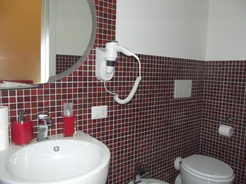 Double Room image 5