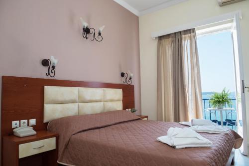 1 double bed, 3 twin beds