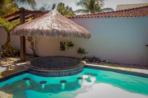 Casa Enorme para 12 pessoas, 4 suites e um fundo com 18mil metros de mata e um pier no rio que sai para o mar-Internet 100MB