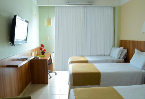 3 twin beds