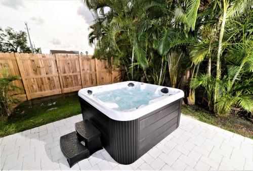 Casa Ria Luxury House & Private Pool Near Aventura Mall