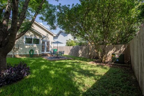 Comfortable, Family and Business Friendly 2BD/2BA House in North Austin Comfortable, Family and Business Friendly 2BD/2BA House in North Austin