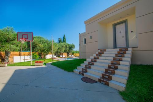 Zante Lagos holiday homes Treehouse and Villa