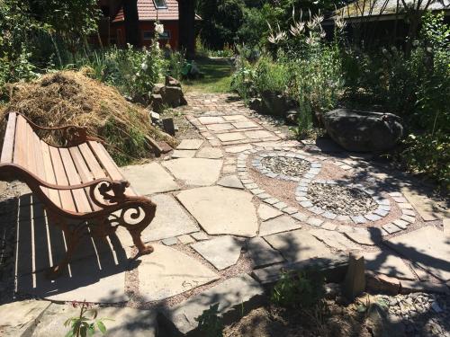 Kleine Villa im wilden Garten in Gummersbach