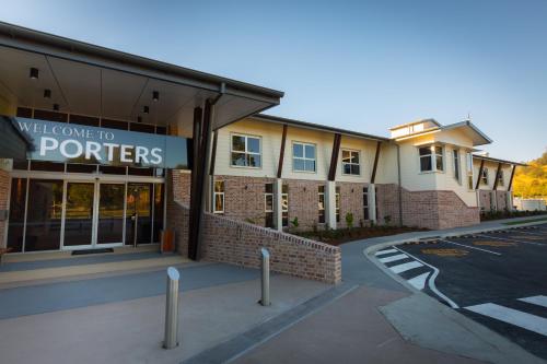 Exterior view of Porter's Plainland Hotel