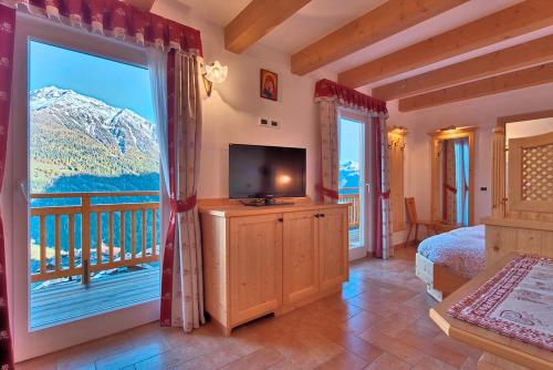 Junior Suite with Mountain View