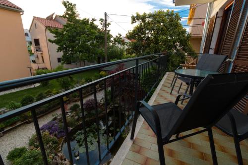 Apartment Beautiful Garden - image 2