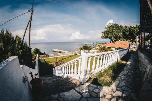 Villa Galanis by the sea