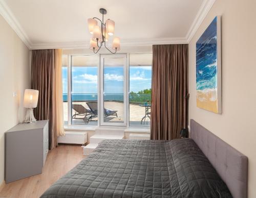 1 king bed, 1 sofa bed