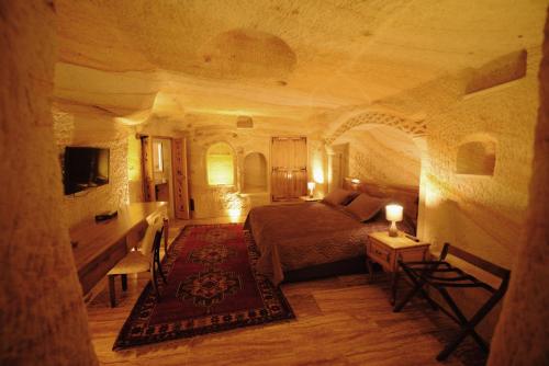 Cave Deluxe Room