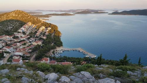  Apartments Toni Na Moru in Drage