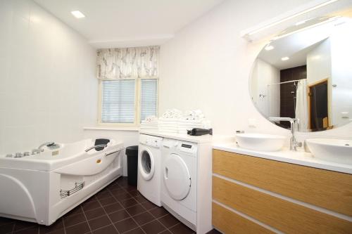 Tallinn City Apartments 4 bedroom with sauna and 2 bathroom, Tallinn (Foto 9)