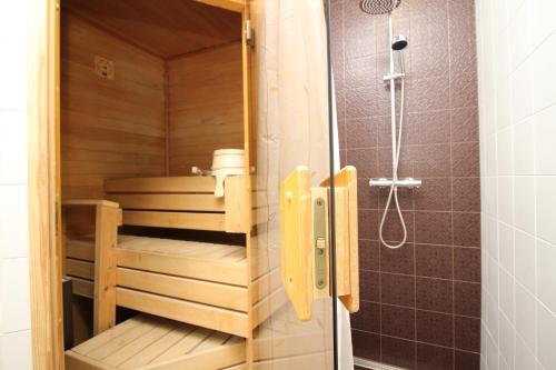 Tallinn City Apartments 4 bedroom with sauna and 2 bathroom, Tallinn (Foto 6)