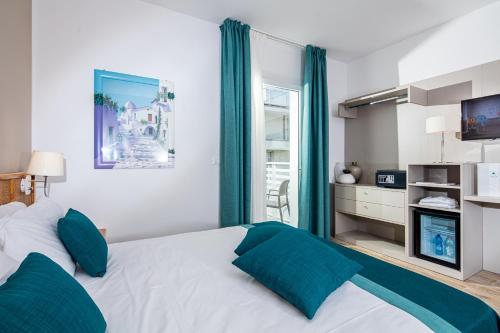 Hotel Capitol Room Type - Classic Double Room with Partial Sea View