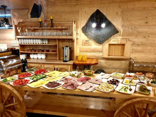 อาหารและเครื่องดื่ม, Domki U Jadzi in กเชปตูฟก์