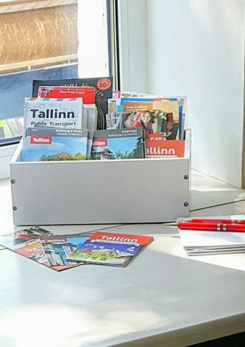 Sunny Apartment with Wall-to-Wall Desk &Tram at Door, Tallinn (photo 6)
