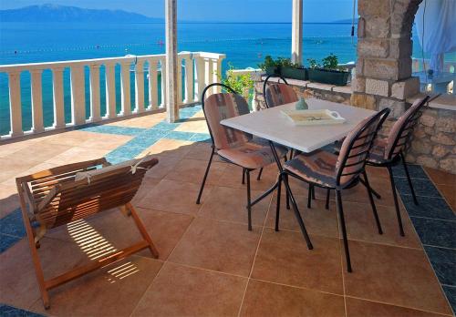 Apartments Martina Brist in Brist
