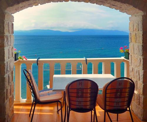 Apartments Martina Brist in Brist