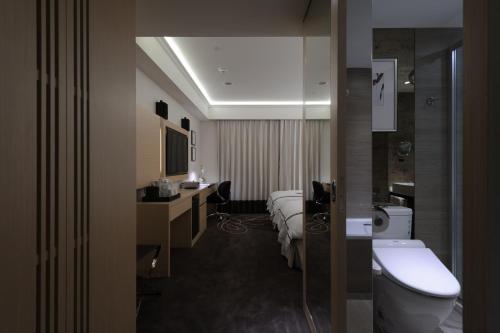 room detail thumbnail 2