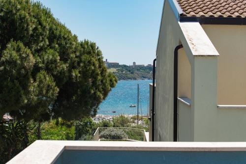 One-Bedroom Apartment with Sea View