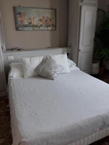 Double Room with Sea View image 4