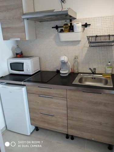 Konyha, Studio Sausset les pins in Sausset-Les-Pins