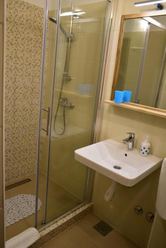 Rooms and Apartments Galeb -Salt Lake view - main image