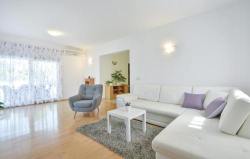 Villa Radosevic near Split heated pool - image 2