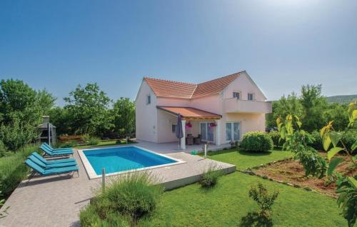 Villa Radosevic near Split, heated pool