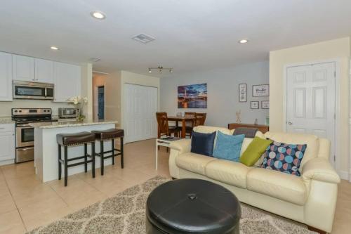 Lovely Cottage near the Beach and Downtown Sarasota - South Sarasota, FL